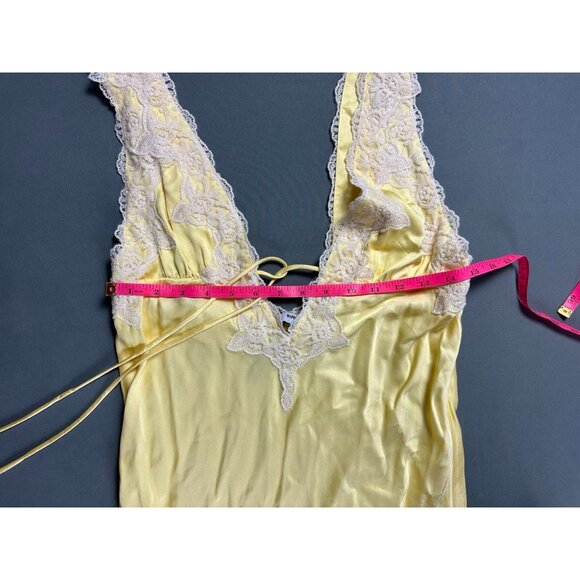Rumored Yellow Lace Maxi Dress Size Medium - Picture 12 of 12